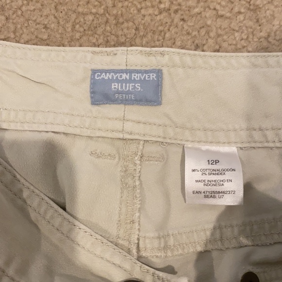 Women’s tan capris pants - Picture 2 of 3
